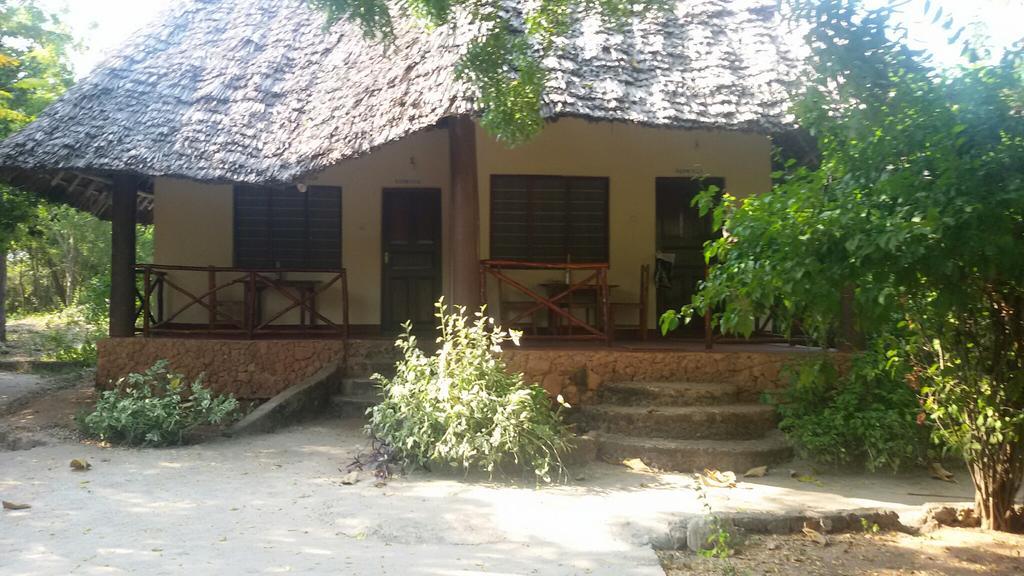 Baraka Aquarium Bungalows Нунгви Экстерьер фото