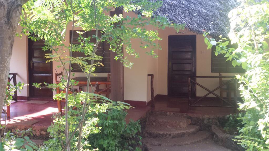 Baraka Aquarium Bungalows Нунгви Экстерьер фото