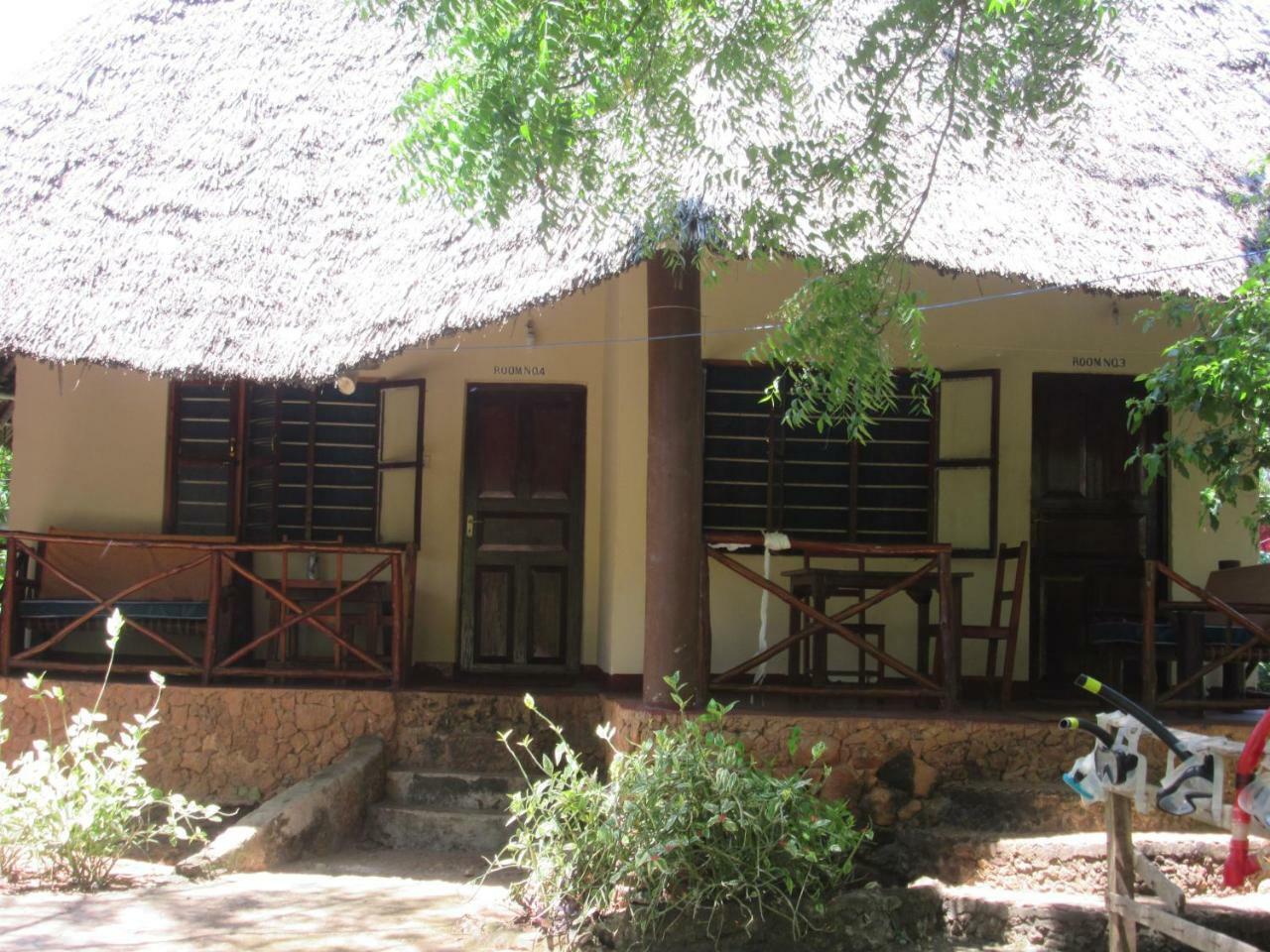 Baraka Aquarium Bungalows Нунгви Экстерьер фото