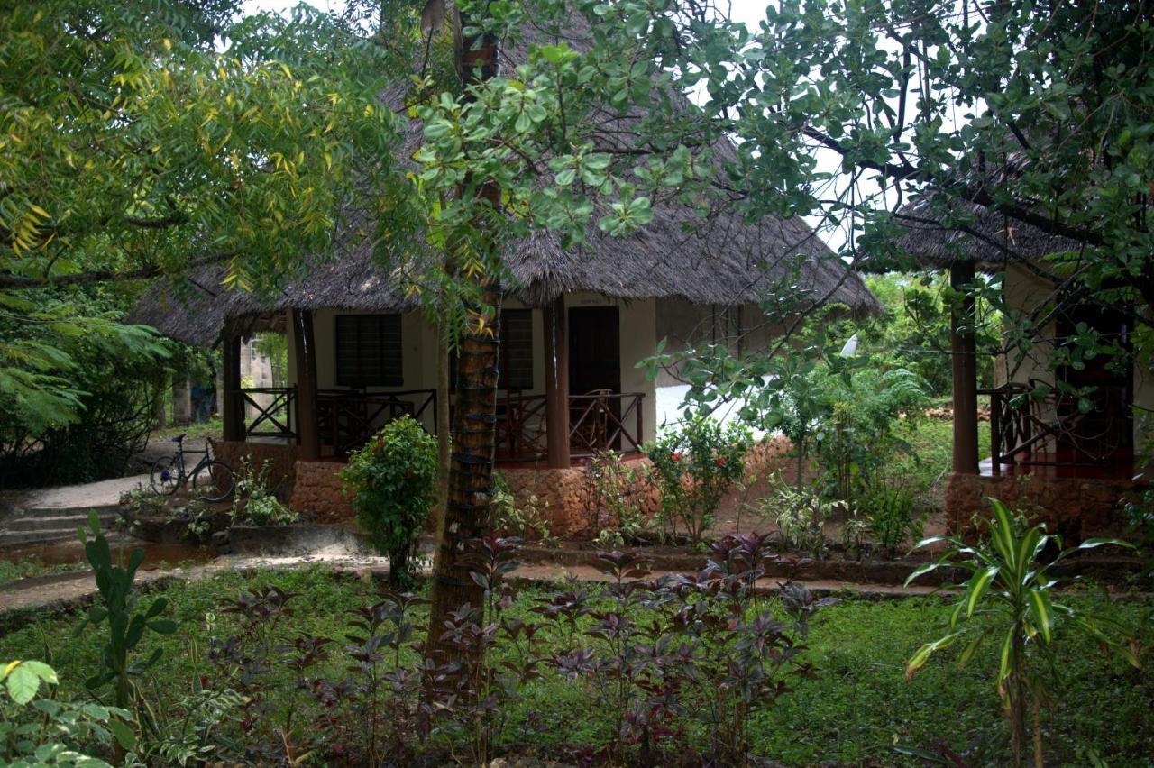 Baraka Aquarium Bungalows Нунгви Экстерьер фото