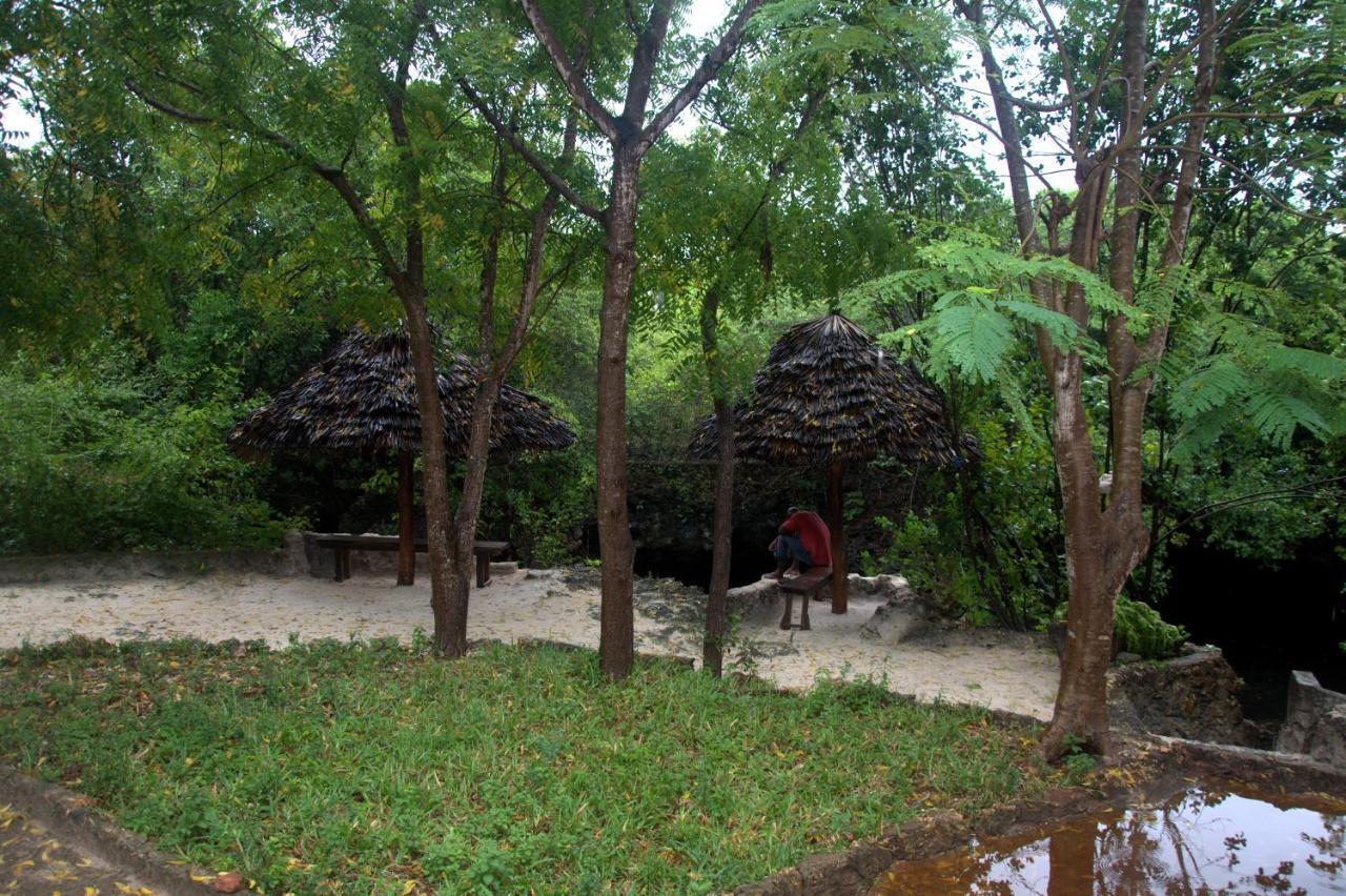 Baraka Aquarium Bungalows Нунгви Экстерьер фото